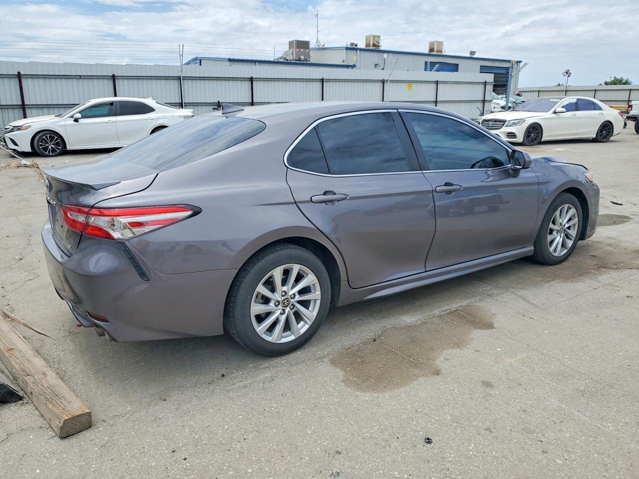 2019 Toyota Camry Se - Image 3