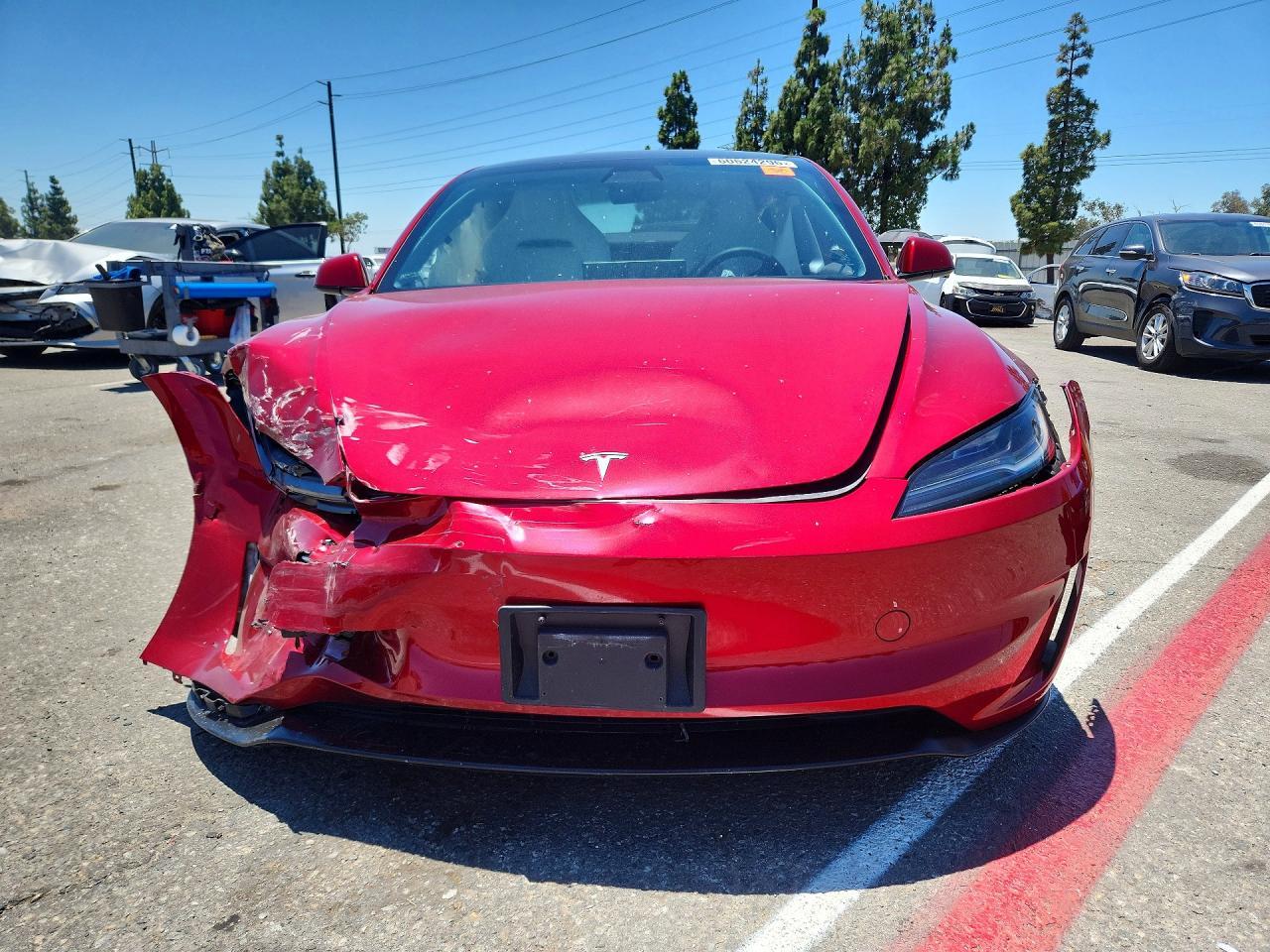 2025 Tesla Model 3 - Фото 5