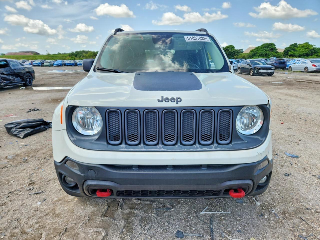 2016 Jeep Renegade Trailhawk - Image 5