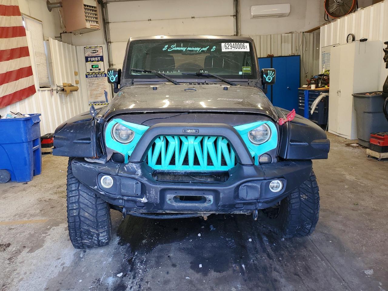 2016 Jeep Wrangler Unlimited Sahara - Image 5