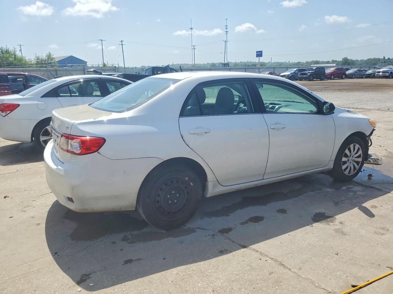 2013 Toyota Corolla Base/S/Le - Фото 3