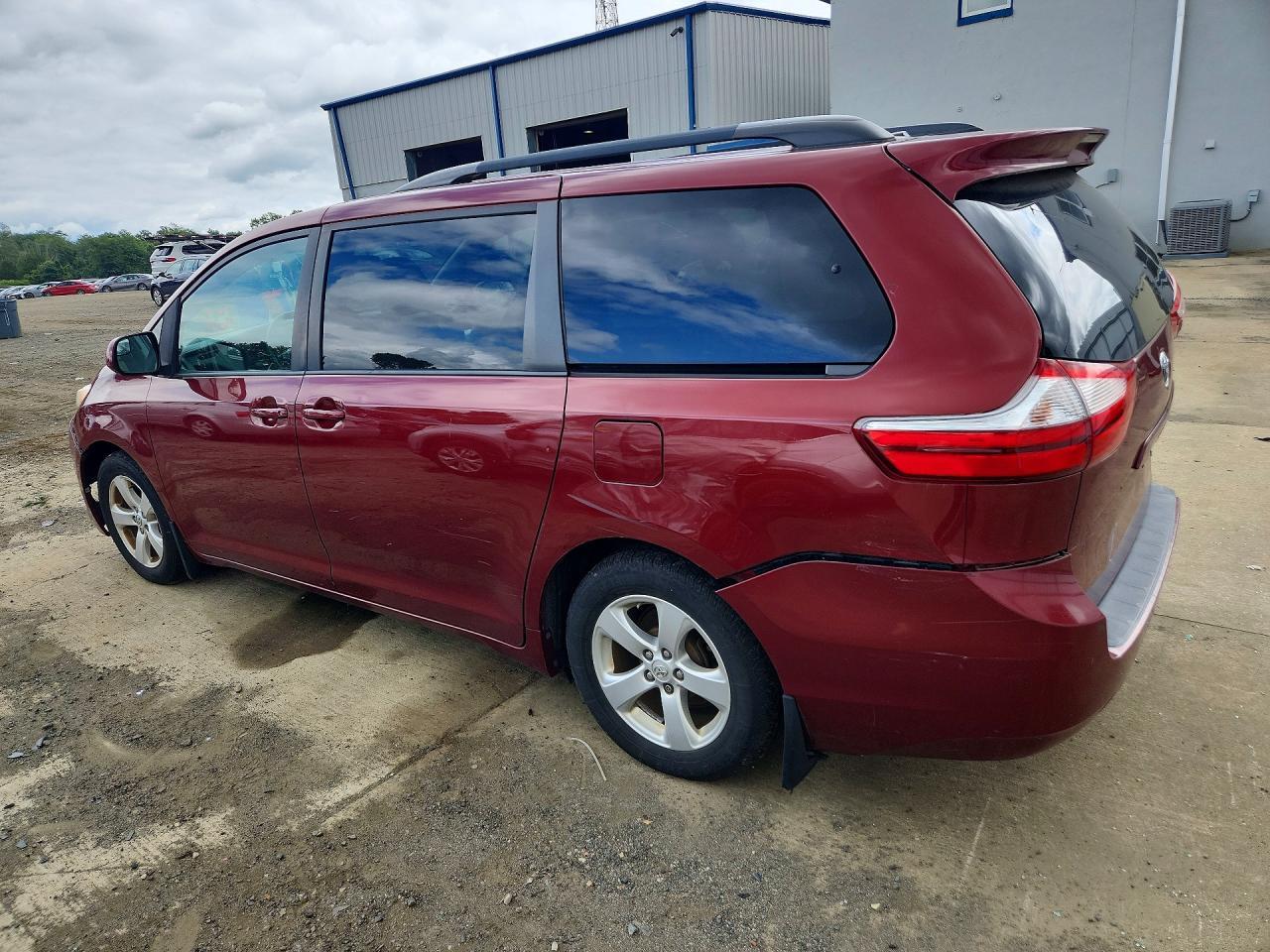 2015 Toyota Sienna Le - Фото 2