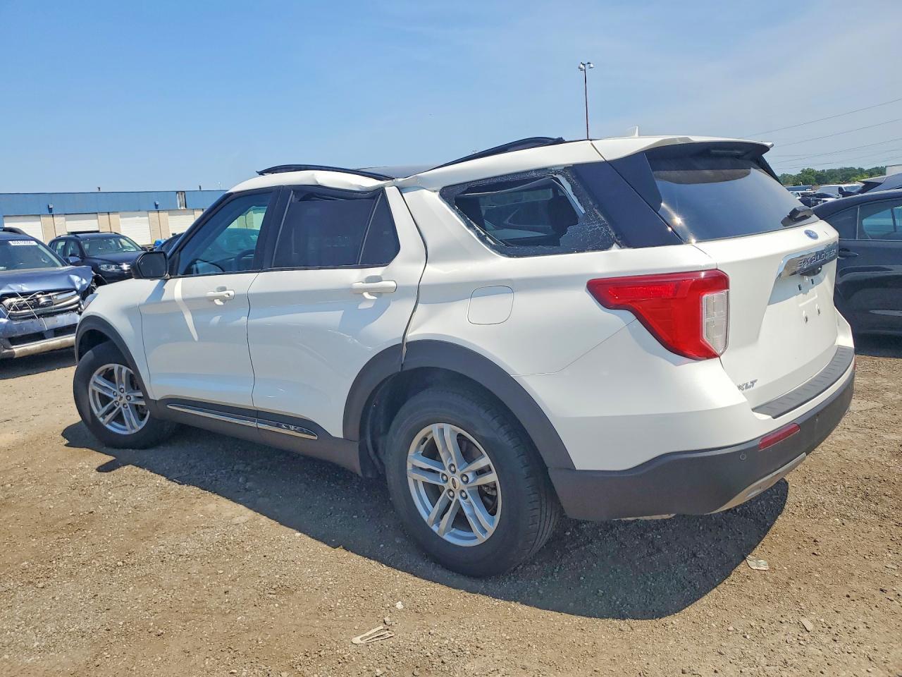 2023 Ford Explorer Xlt - Фото 2