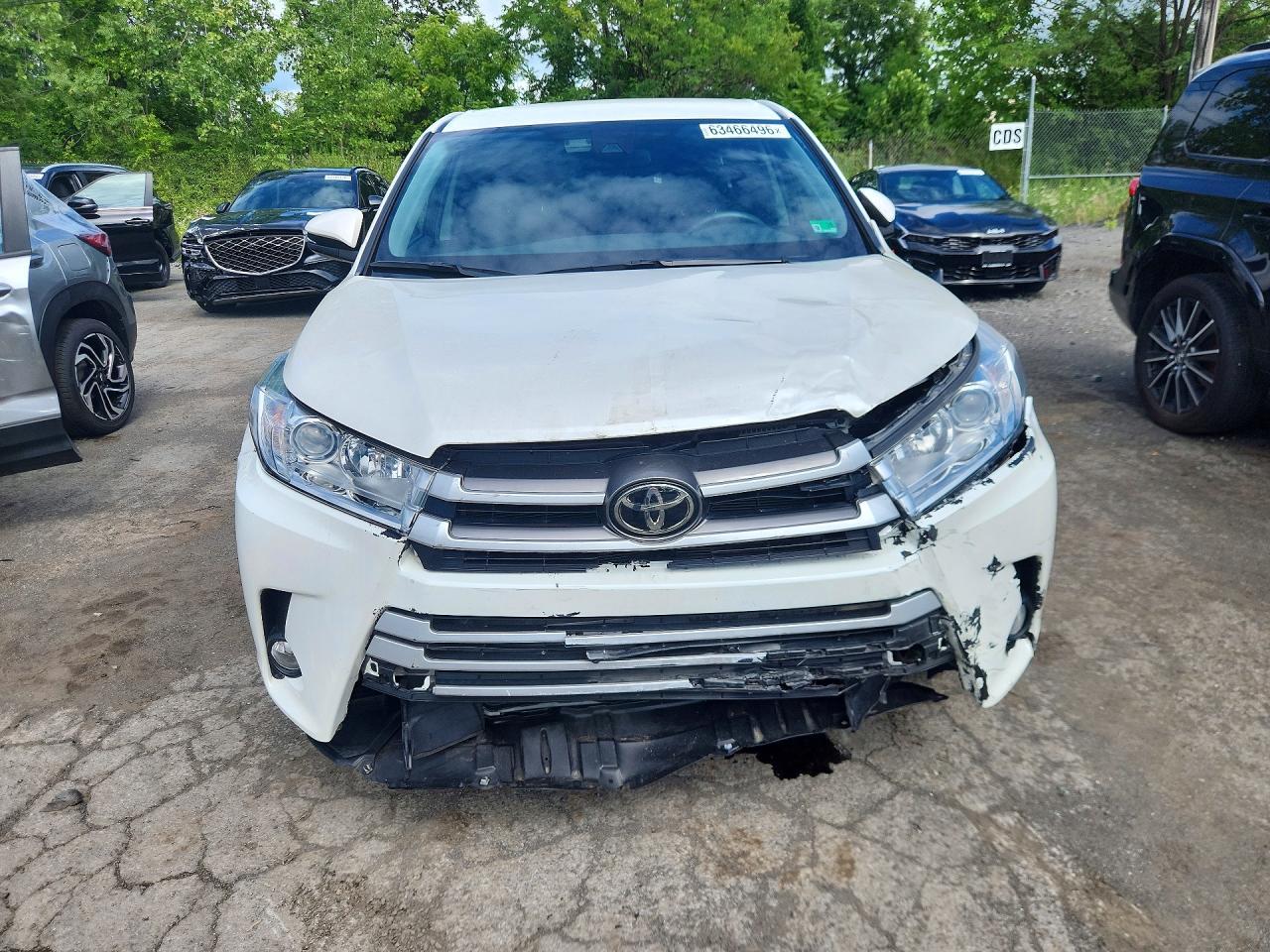 2019 Toyota Highlander Le Plus - Image 5