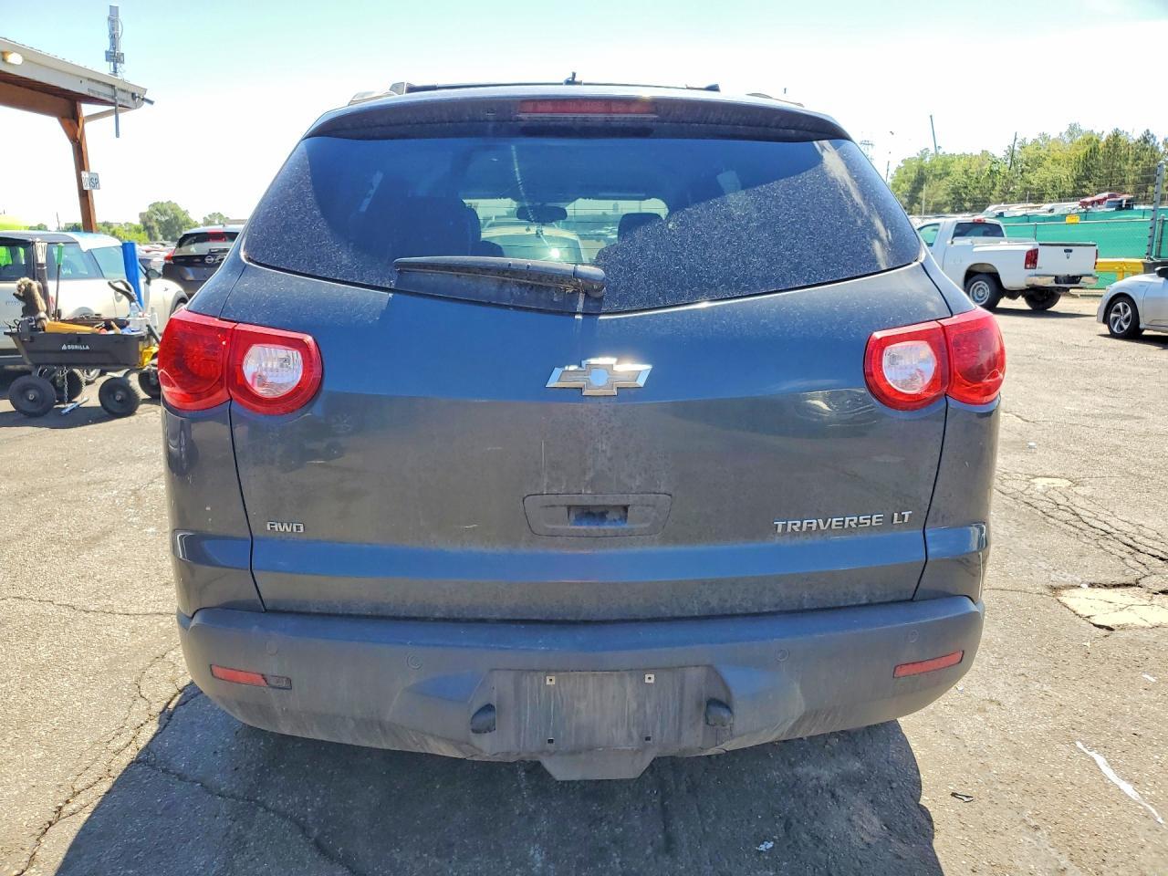 2011 Chevrolet Traverse - Image 6