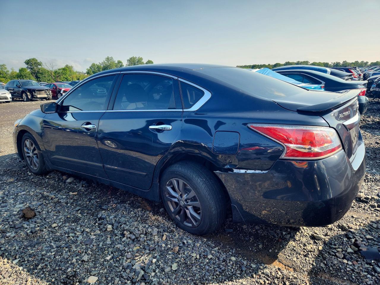 2015 Nissan Altima 2.5 S - Фото 2