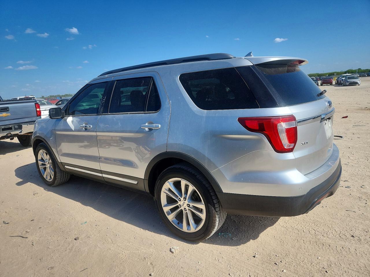 2018 Ford Explorer Xlt - Image 2