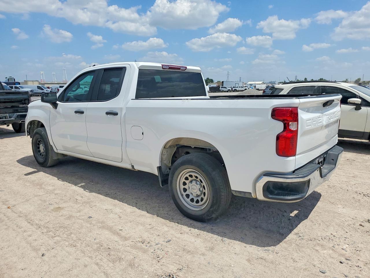 2023 Chevrolet Silverado C1500 - Фото 2