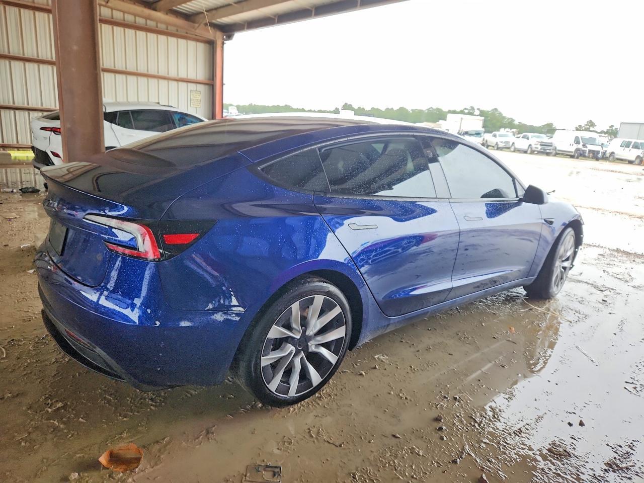 2024 Tesla Model 3 - Image 3