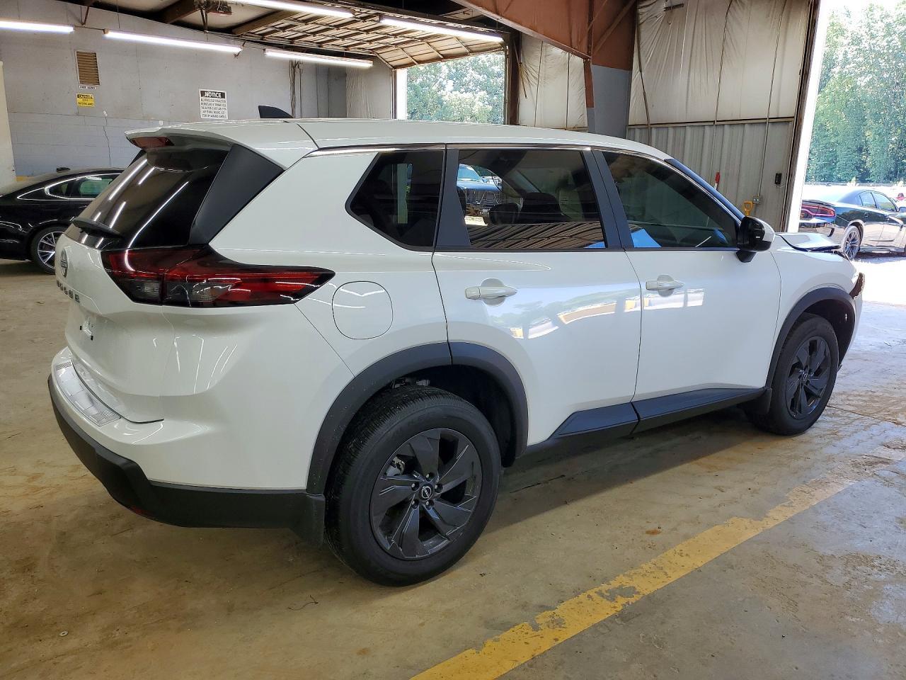 2026 Nissan Rogue Sv - Image 3