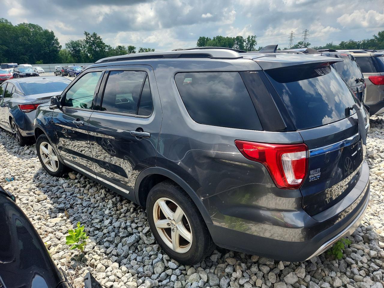 2016 Ford Explorer Xlt - Image 2