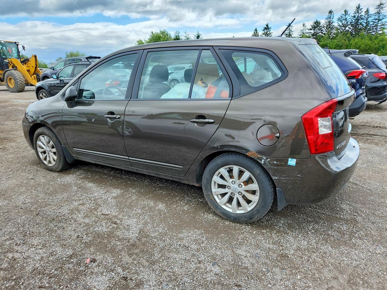 2010 Kia Rondo Lx - Image 2