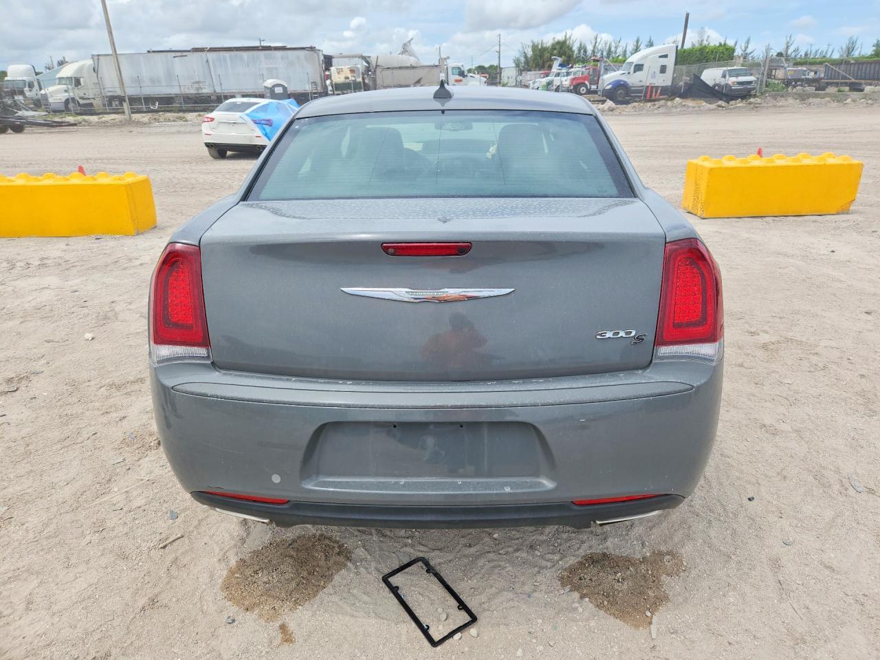 2019 Chrysler 300 S - Фото 6