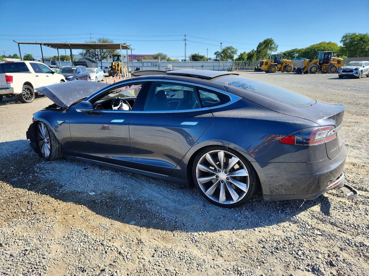 2015 Tesla Model S - Image 2