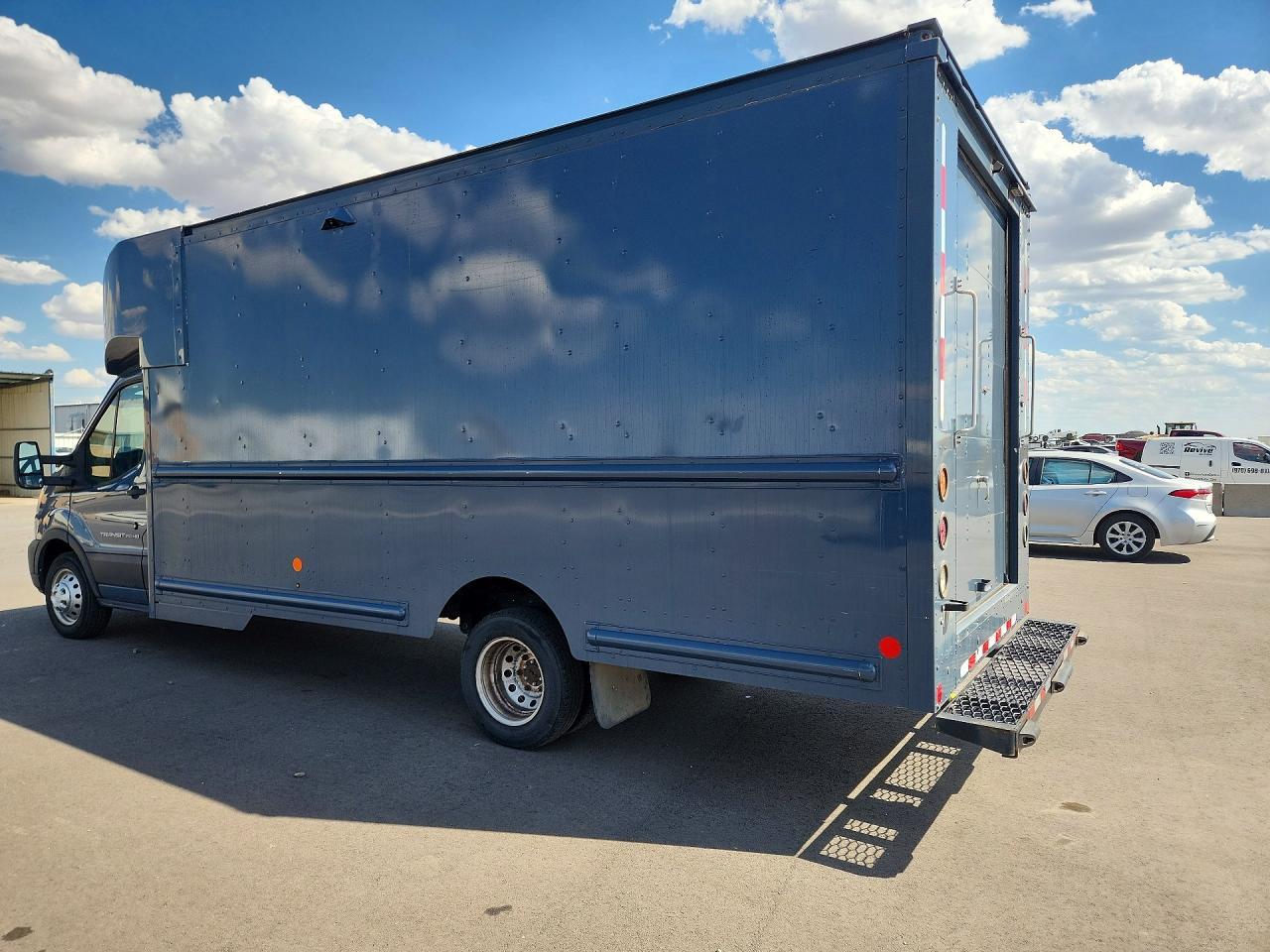 2021 Ford Transit - Delivery Truck - Фото 2