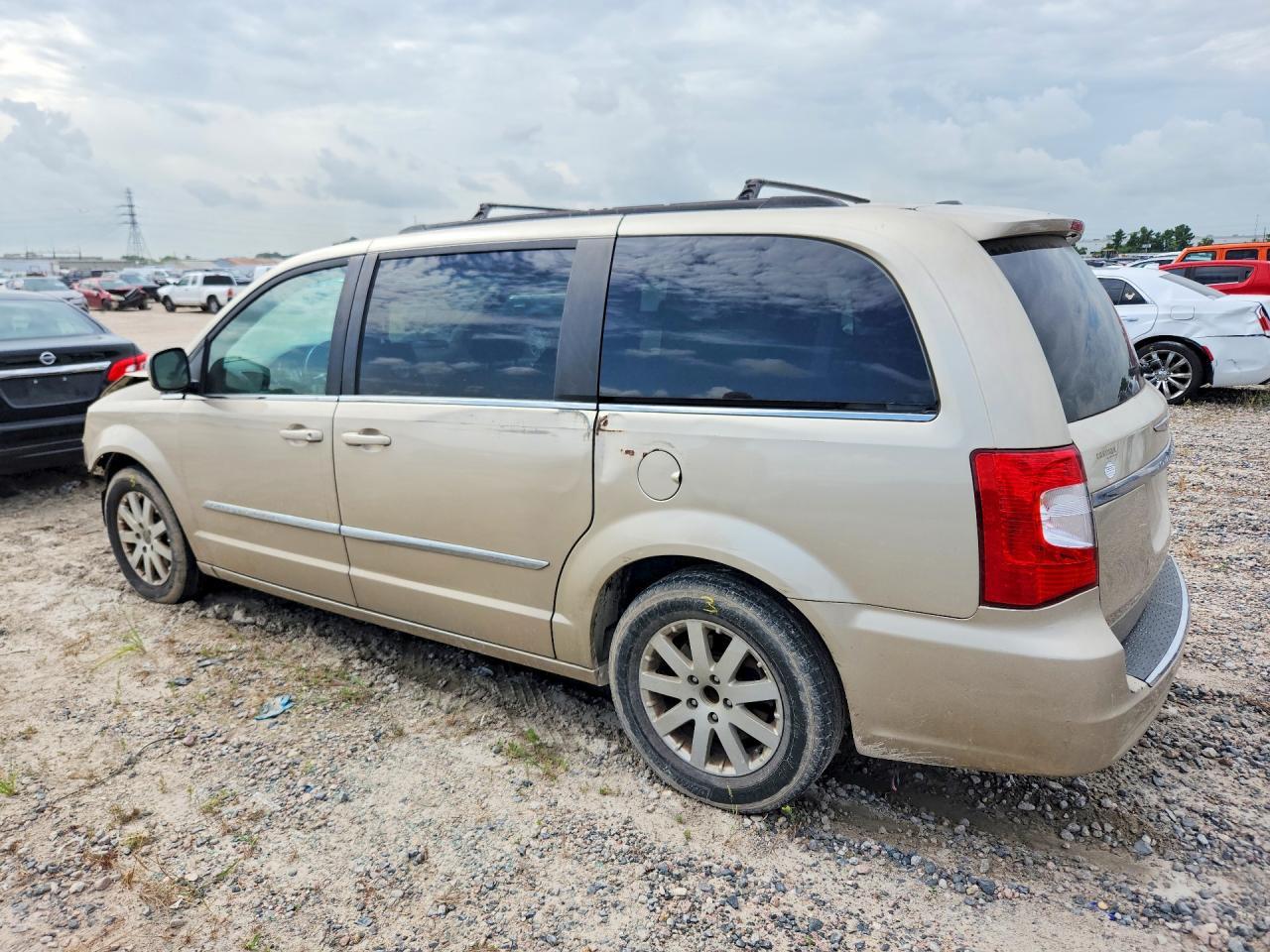 2015 Chrysler Town & Country Touring - Image 2