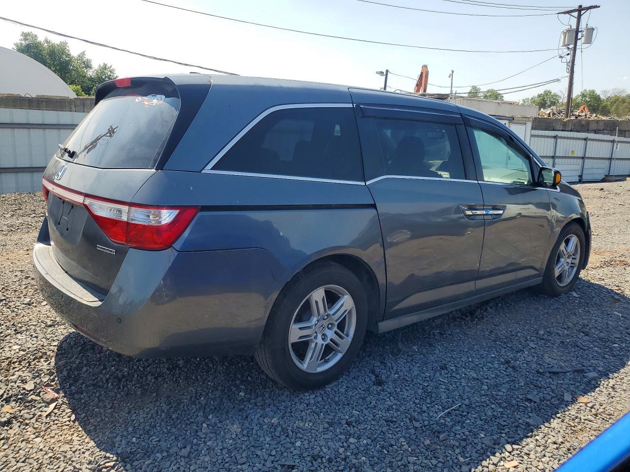 2011 Honda Odyssey Touring - Image 3