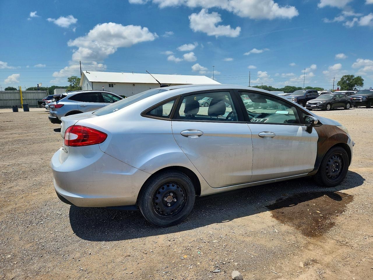 2013 Ford Fiesta Se - Фото 3