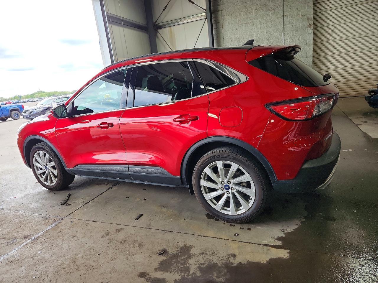 2022 Ford Escape Titanium - Image 2
