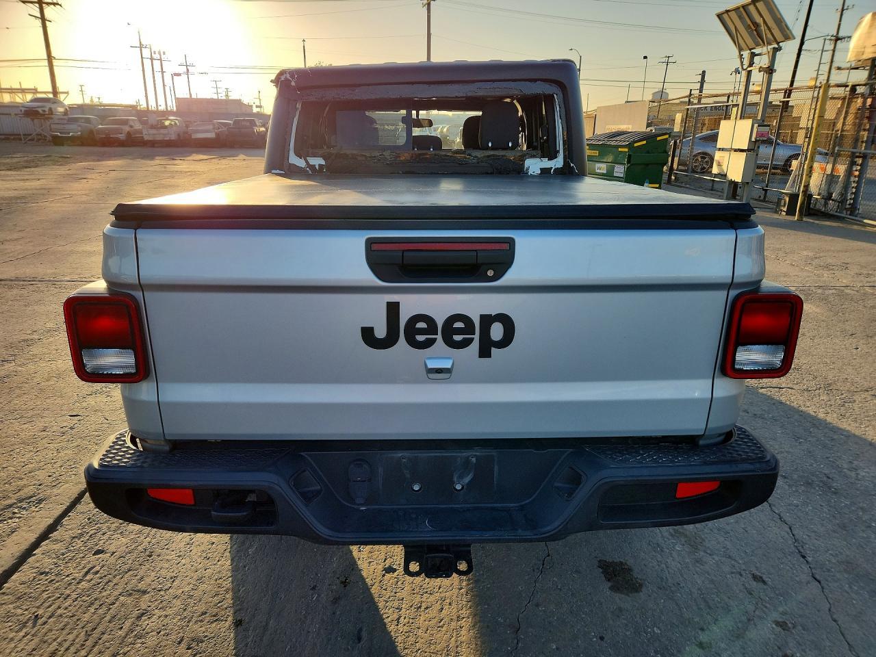 2022 Jeep Gladiator Sport - Image 6