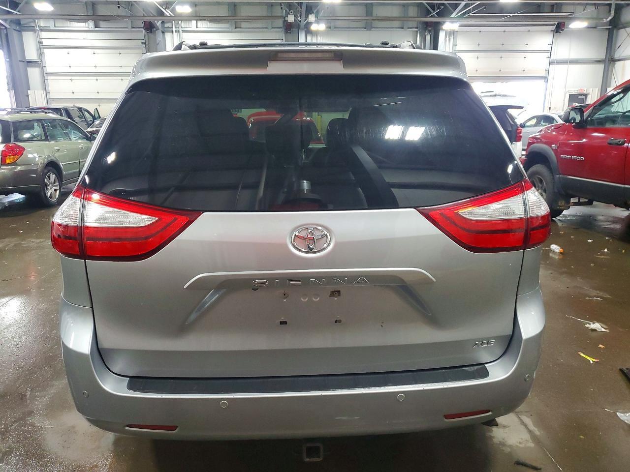2015 Toyota Sienna Xle Premium 8-Passenger - Фото 6