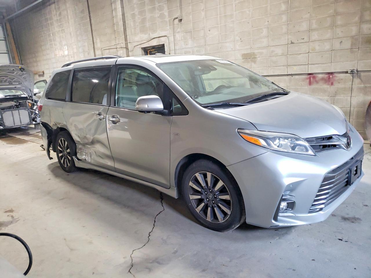 2019 Toyota Sienna Limited Premium 7-Passenger - Фото 4