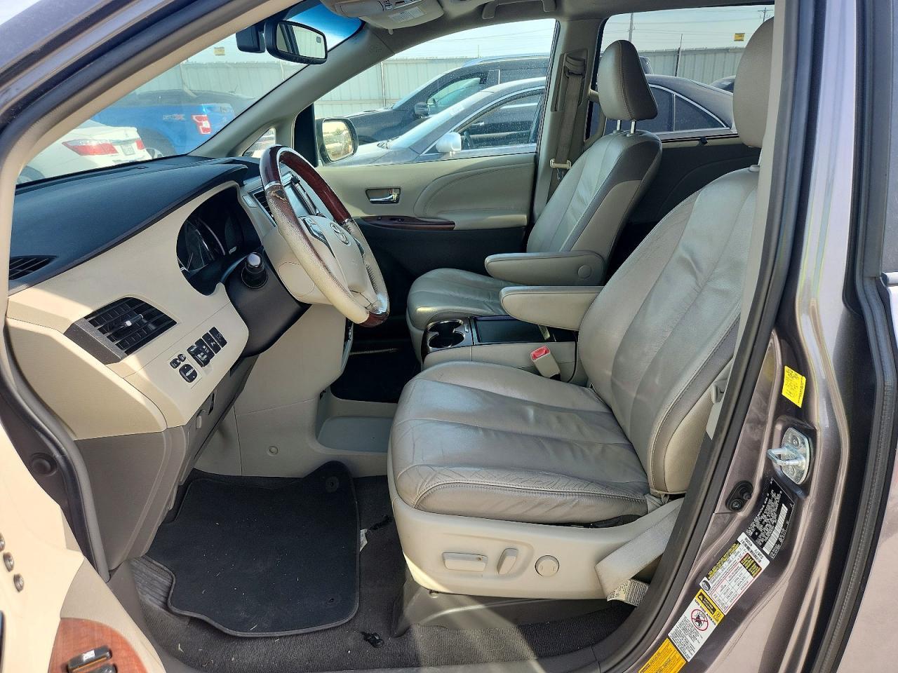 2011 Toyota Sienna Limited 7-Passenger - Фото 7