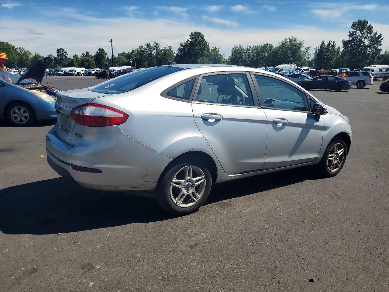 2017 Ford Fiesta Se - Фото 3