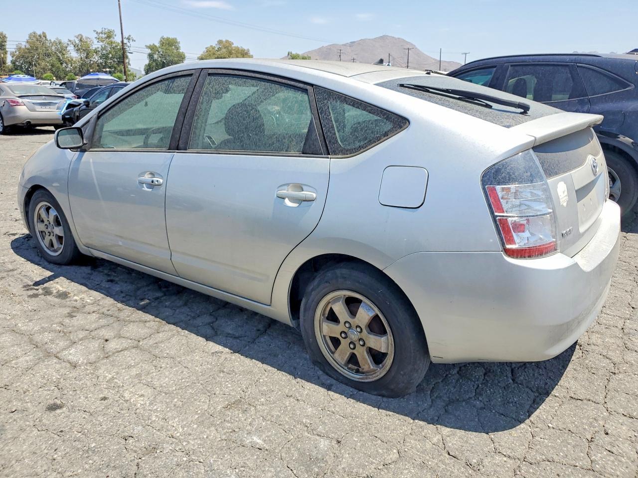 2004 Toyota Prius Base - Image 2