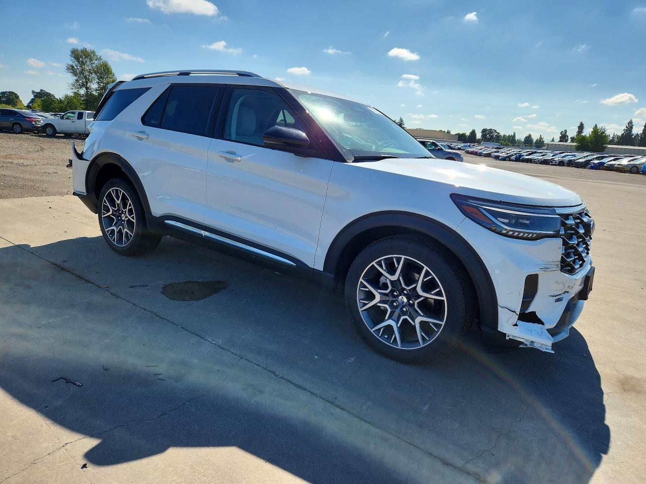 2025 Ford Explorer Platinum - Image 4