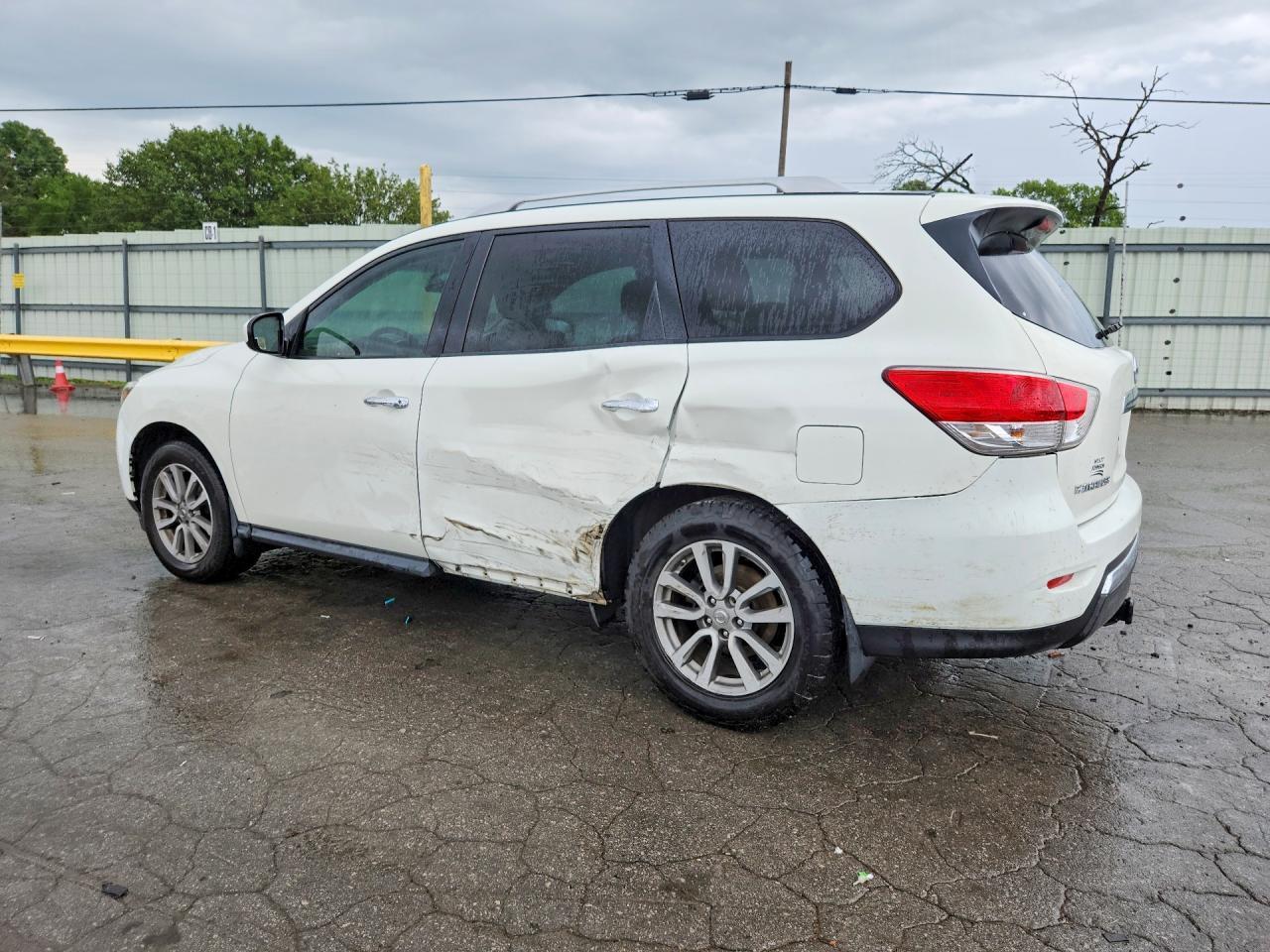 2016 Nissan Pathfinder S - Фото 2