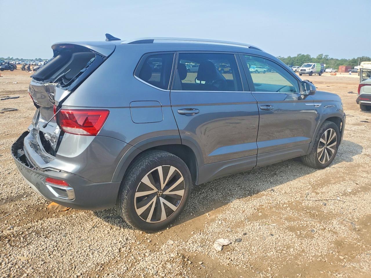 2022 Volkswagen Taos Se - Image 3