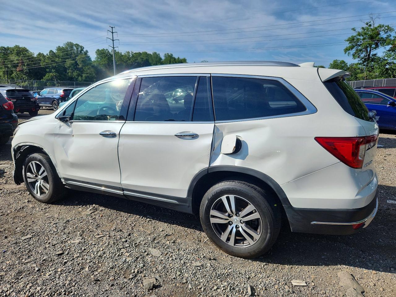 2021 Honda Pilot Touring - Image 2