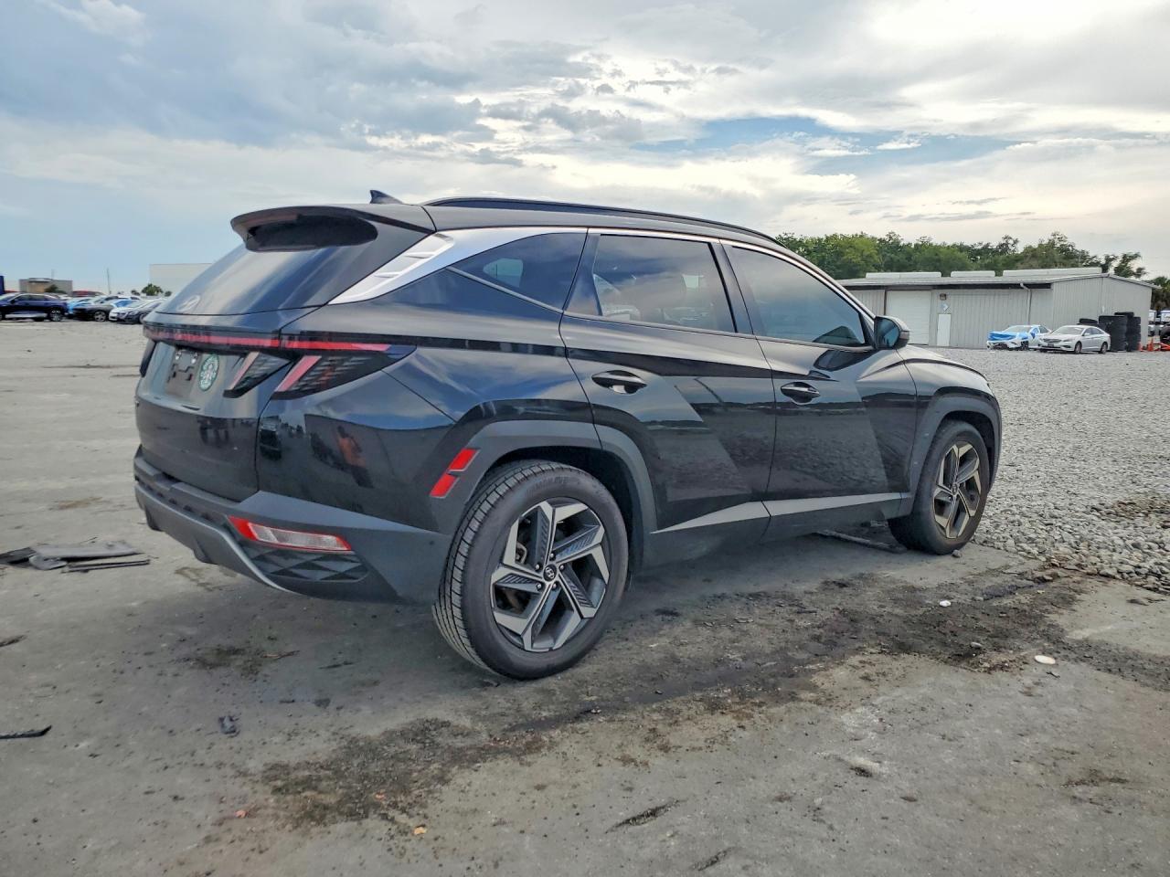 2022 Hyundai Tucson Limited - Image 3