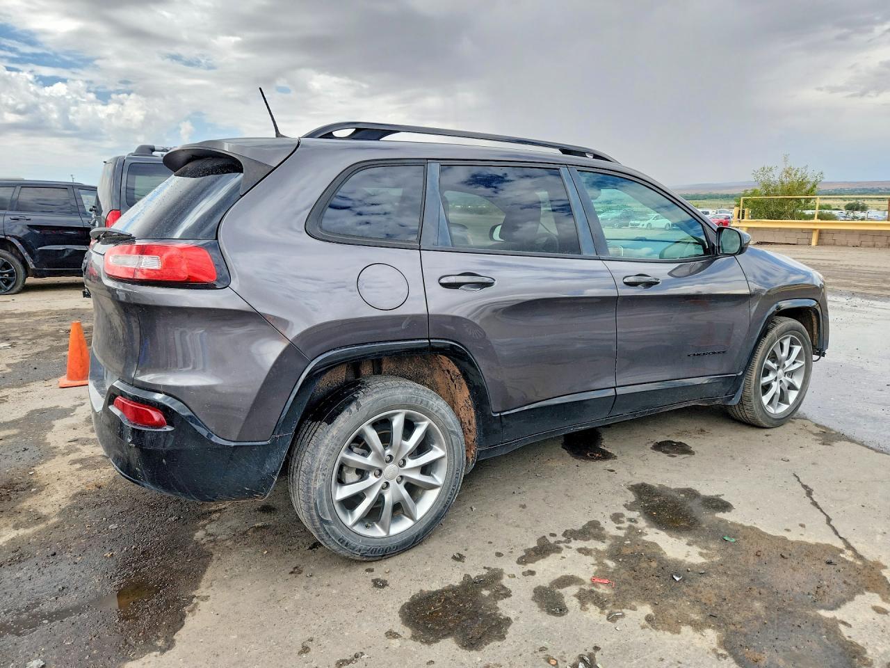 2018 Jeep Cherokee Latitude - Image 3