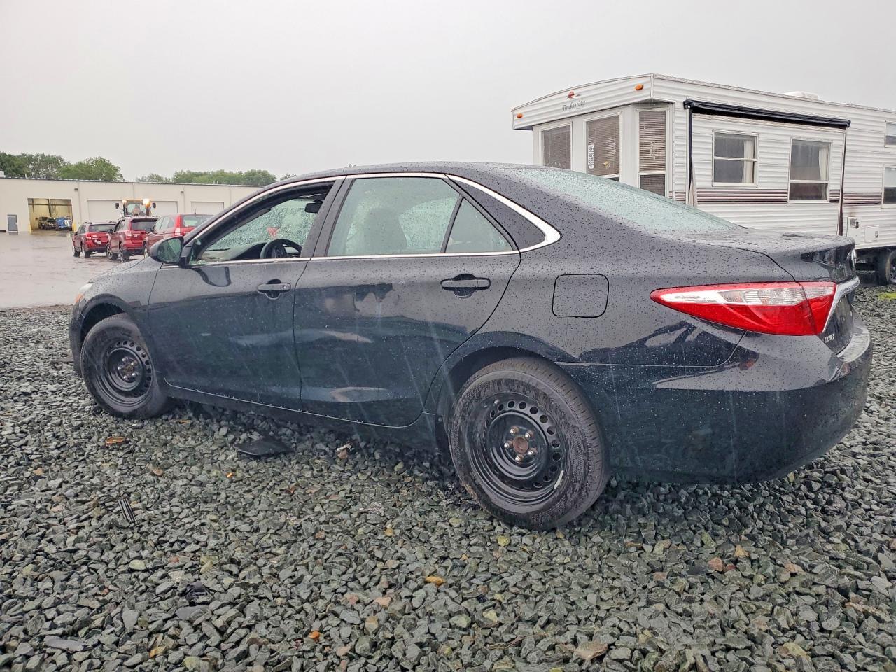2016 Toyota Camry Le - Фото 2