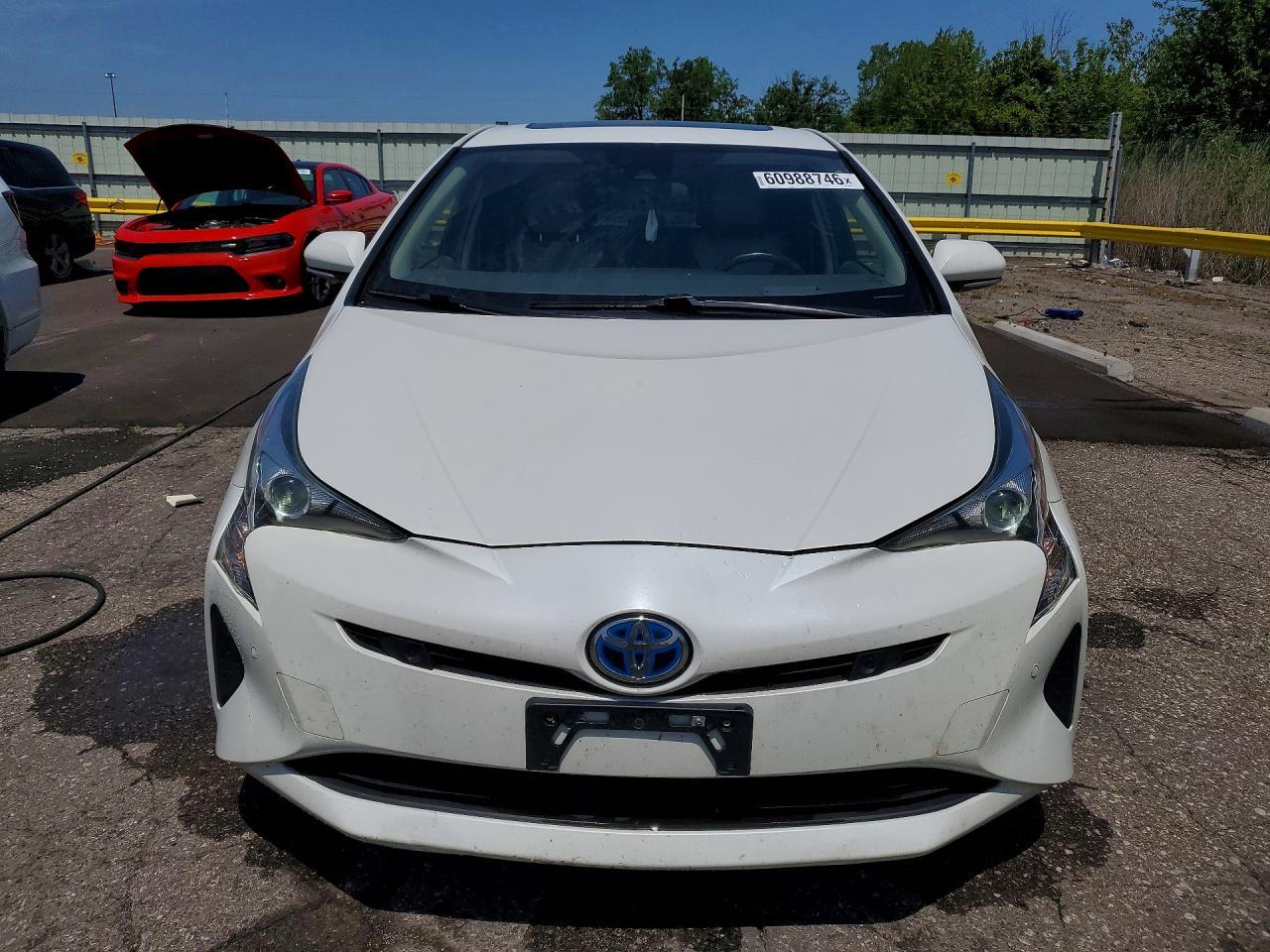 2018 Toyota Prius Three - Фото 5