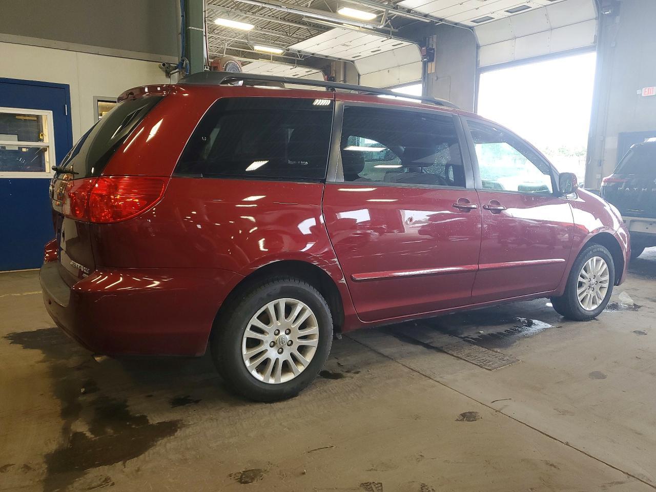 2010 Toyota Sienna Xle - Фото 3