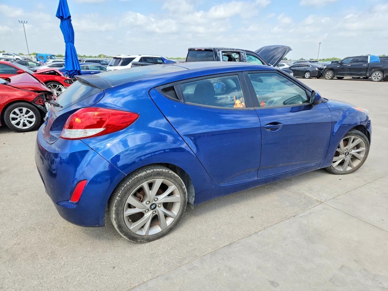 2016 Hyundai Veloster Base - Фото 3