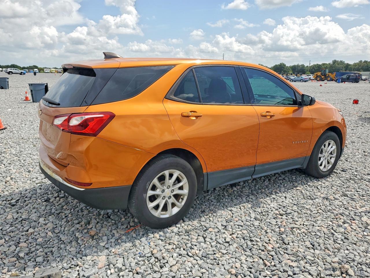 2019 Chevrolet Equinox Ls - Image 3