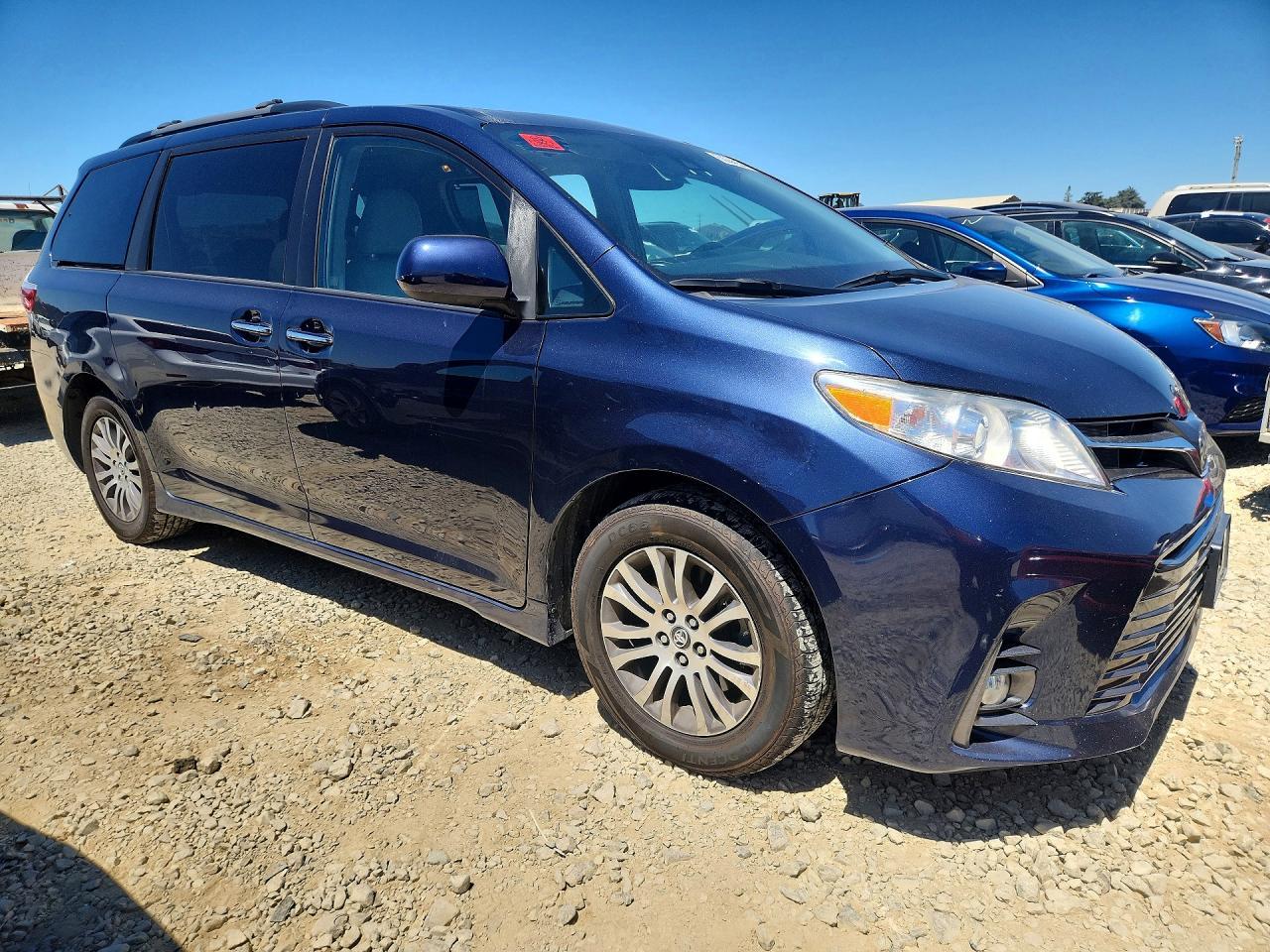 2018 Toyota Sienna Xle 8-Passenger - Фото 4