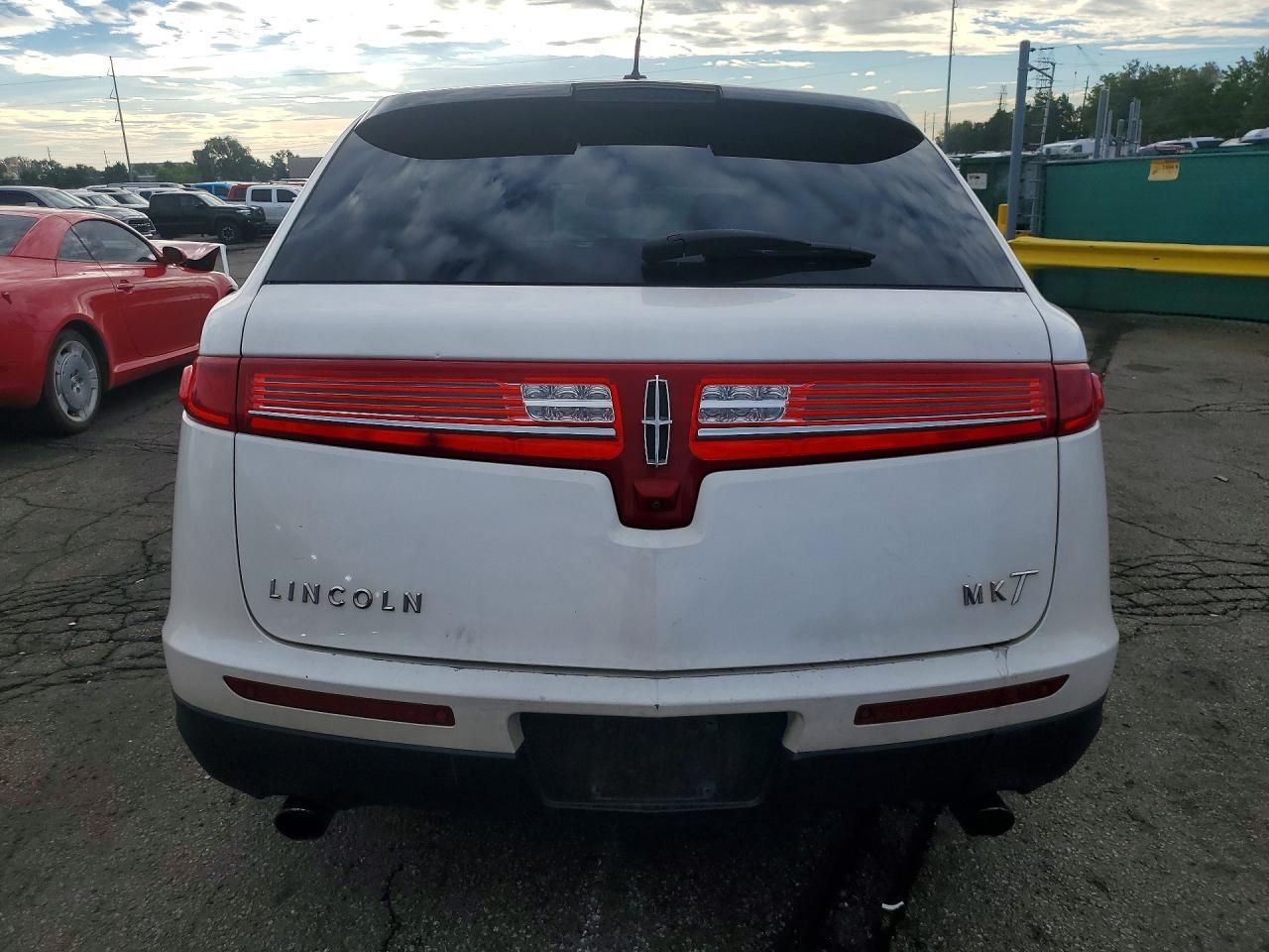 2017 Lincoln Mkt - Image 6