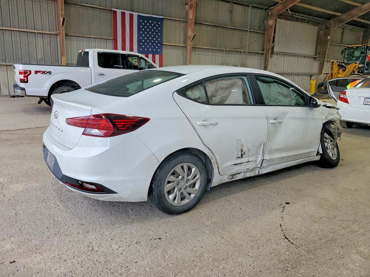 2020 Hyundai Elantra Se - Image 3