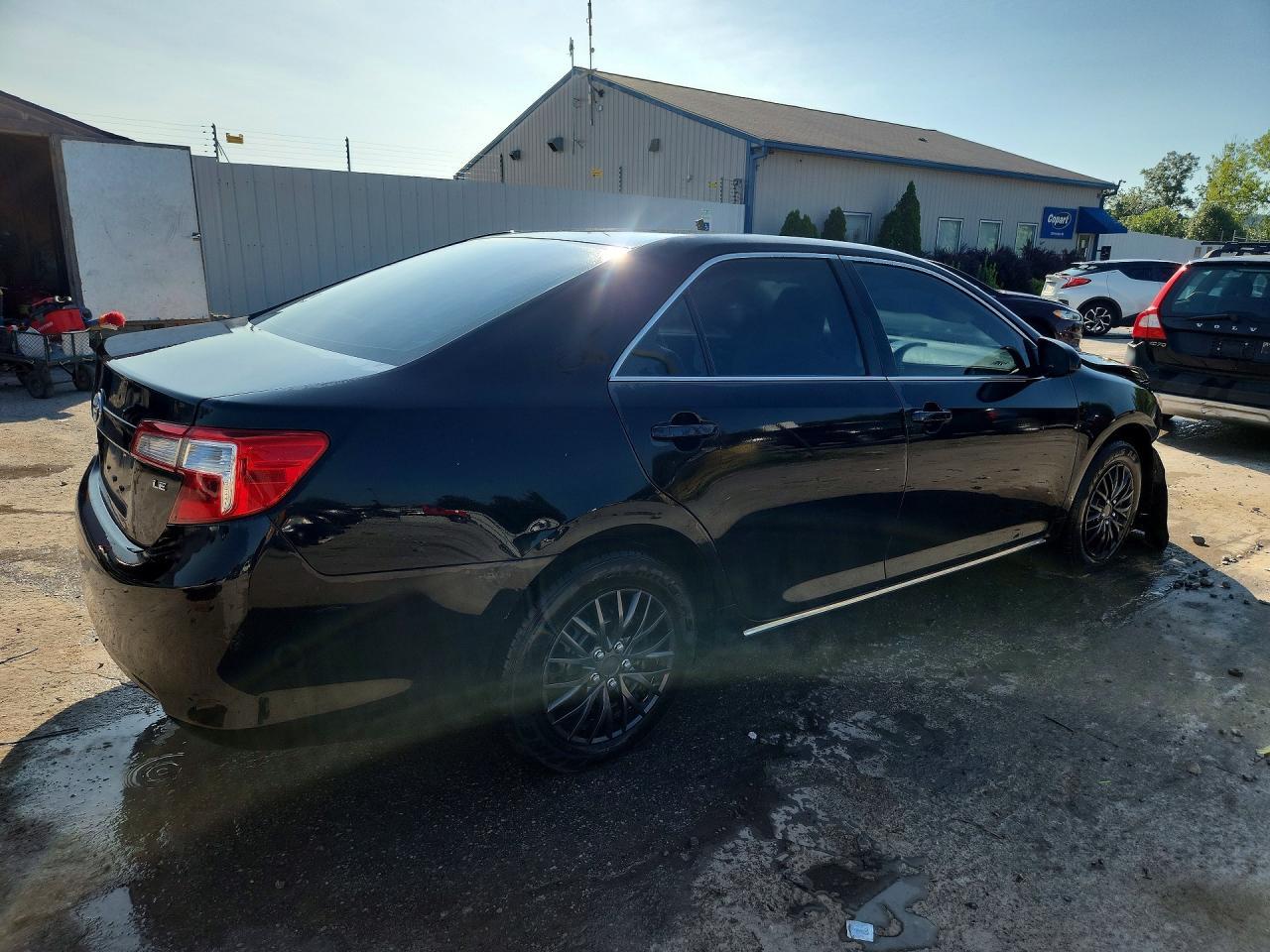 2014 Toyota Camry Le - Фото 3