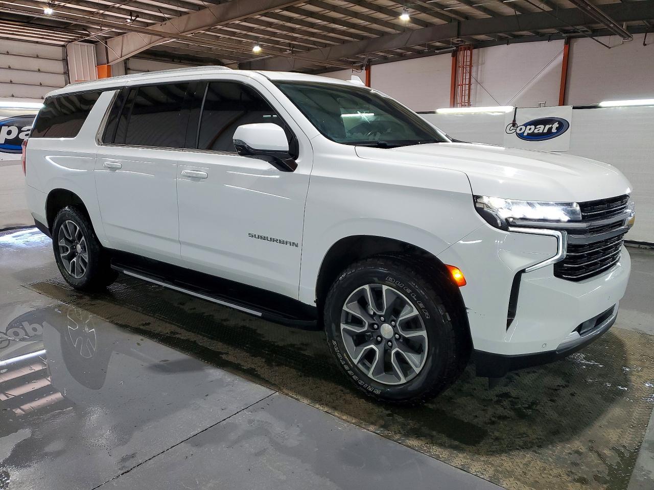 2022 Chevrolet Suburban K1500 Lt - Image 4