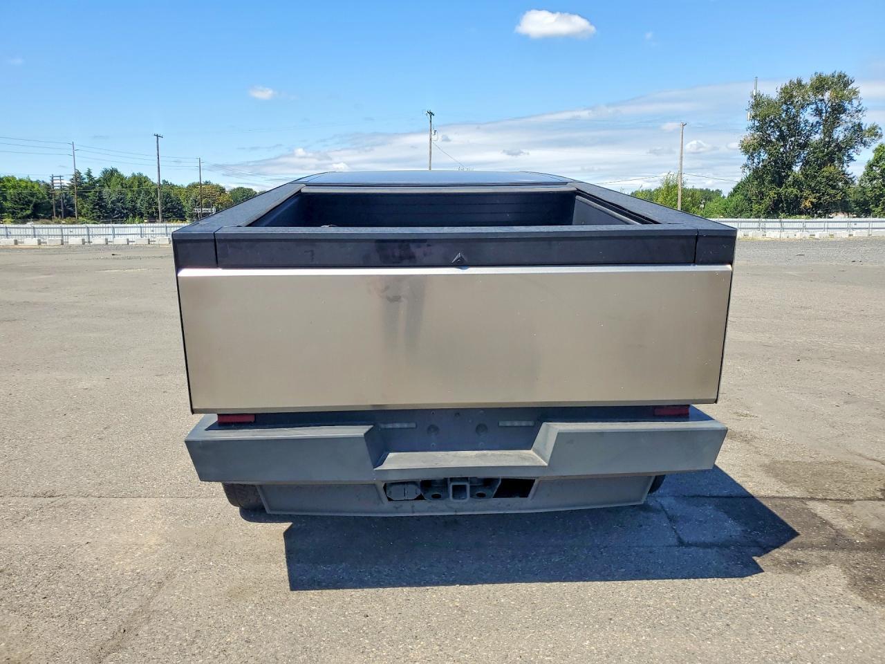 2025 Tesla Cybertruck - Image 6