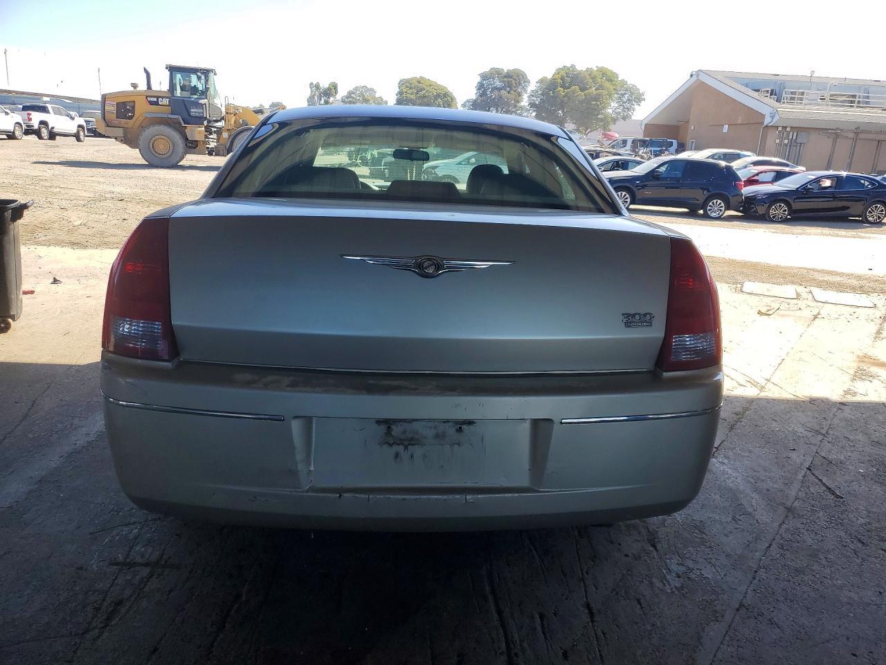 2007 Chrysler 300 Touring - Image 6