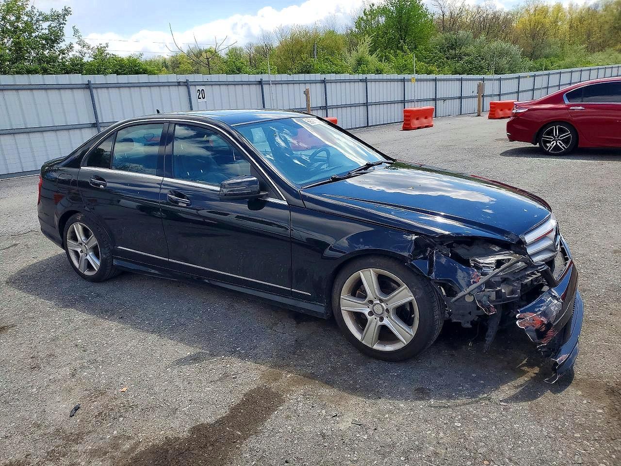 2010 Mercedes-Benz C300 4 Mat - Image 4