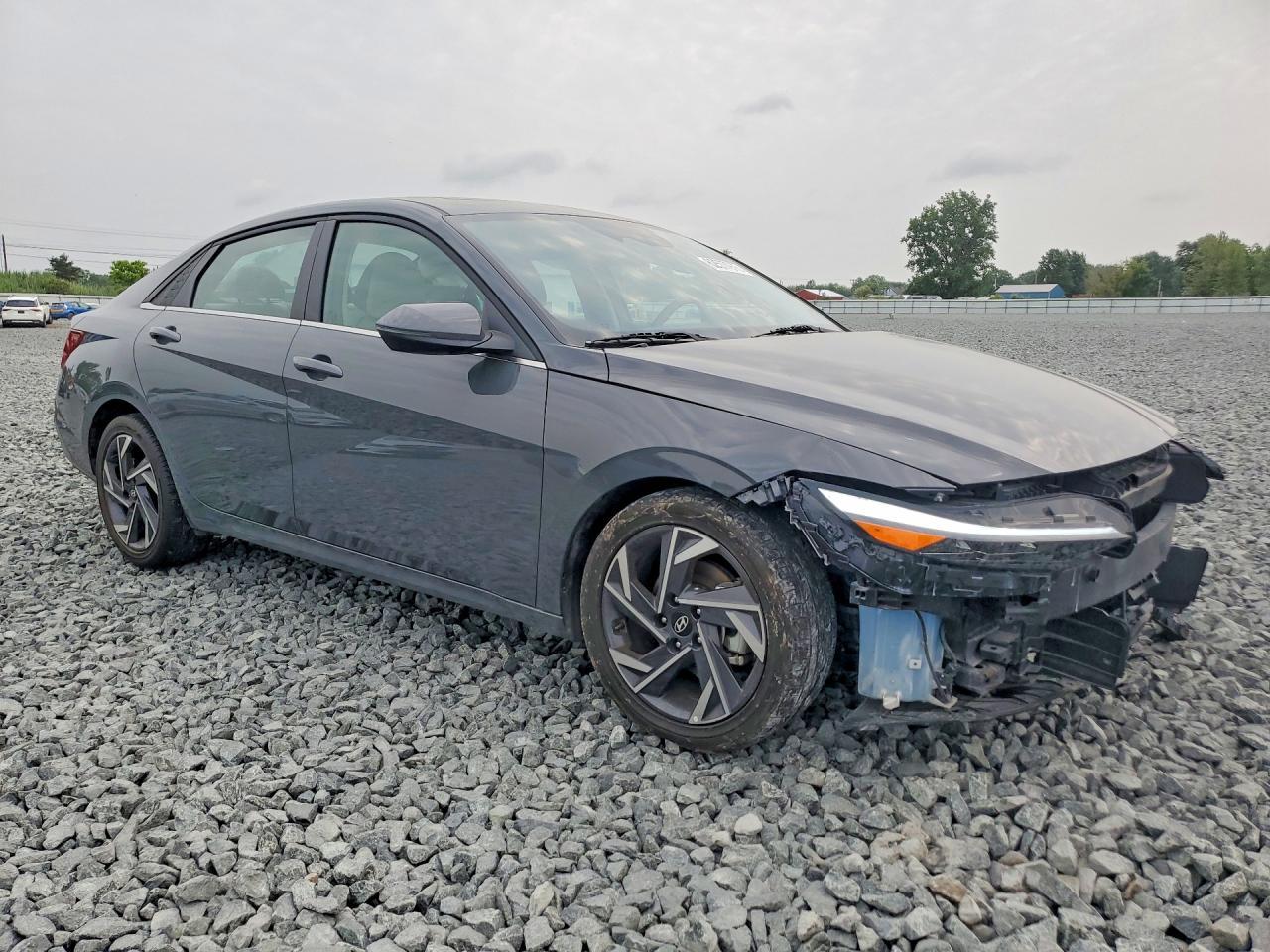 2025 Hyundai Elantra Limited - Image 4