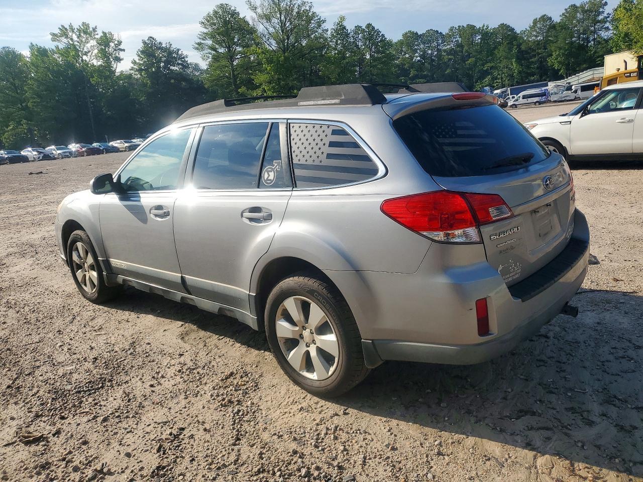 2010 Subaru Outback 2.5I Limited - Image 2